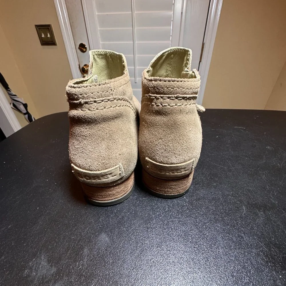 Sorel size 6.5 tan ankle boots